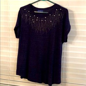 Woman’s blue short sleeve